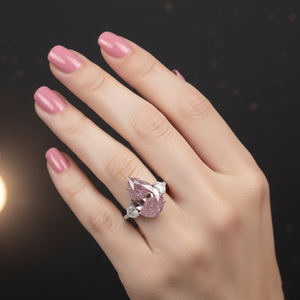 Extraordinaire bague en diamant rose en forme de poire, entourée de diamants blancs en forme de cœur, trois pierres, diamant cultivé en laboratoire, idéale pour offrir. - Product Image 2