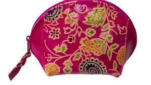 Pochette cosmétique semi-circulaire carrée en cuir artisanal imprimé Lowell pour souvenir - Product Image 4