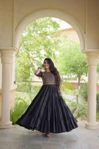 Robe Anarkali noire pour femmes, manches longues, tenue de soirée, robe de fête ethnique, robe de mariage indienne, robe maxi traditionnelle indienne - Product Image 1