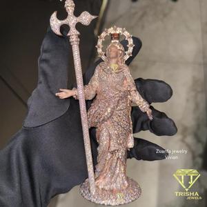Colgante de Figura Religiosa de Plata de Ley 925 con Diamantes de Moissanita de Diseño, con un Diseño Tridimensional Completamente Detallado y Brillante - Product Image 3