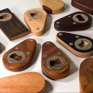 Llavero de Madera Personalizado con Abrebotellas, Abrebotellas de Madera, Llavero con Abrebotellas, Regalos de Aniversario - Product Image 1