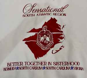 Sudadera de cuello redondo color crema con estampado gráfico de la hermandad griega de la región del Sur del Atlántico, sensacional sudadera tipo pullover - Product Image 2