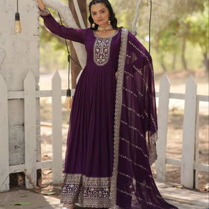 Vestido de gala con lentejuelas bordadas y dupatta - Product Image 1