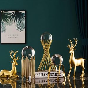 Sculpture moderne en métal doré avec boule en verre cristal, accent décoratif de luxe pour table, pour la maison ou le bureau - Product Image 5