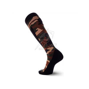 Chaussettes de sport noires minimalistes, style solide, compression performante, chaussettes de sport athlétiques - Product Image 2