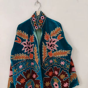 Chaqueta Bomber Reversible de Invierno, Ecológica, Bordada con Diseño Suzani, Motivo de Corazón y Ojo Turco, Arte Folclórico Hecho a Mano - Product Image 1