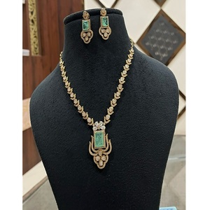 Impresionante conjunto de collar de moissanita chapado en oro de latón de primera calidad con pedrería Kundan para mujer, colección para bodas. - Product Image 1