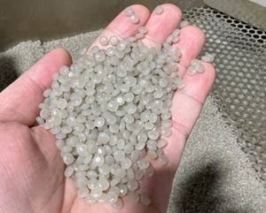Résine LDPE écologique Granules blancs recyclés Couleur plastique de qualité injection pour les applications de film Commande avec emballage - Product Image 1