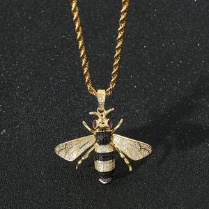 สร้อยคอรูปผึ้งประดับเพชรแบบไมโครเพฟ สไตล์ฮิปฮอป สำหรับผู้ชาย ทำจากทองเหลืองชุบทองแท้ - Product Image 2