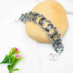 กำไลข้อมือเงินแท้ 925 ประดับพลอยอเล็กซานไดรต์ งานแฮนด์เมด ดีไซน์หรูหรา ของขวัญสำหรับเธอ - Product Image 3