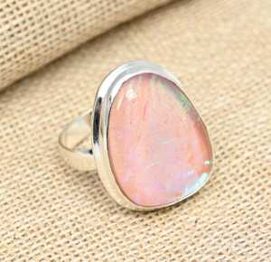 Bague en argent sterling 925 incroyable, faite à la main, avec opale triple rose, cadeau d'anniversaire pour elle - Product Image 1