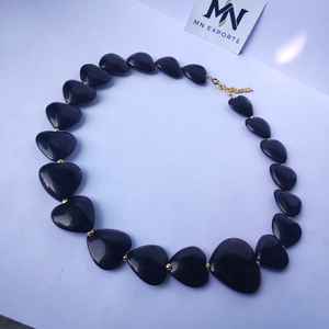 Collar de Resina de Calidad de Exportación con Diseño de Amor - Product Image 6