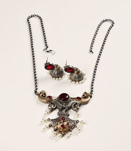 Parure de bijoux bohème pour femme, collier et boucles d'oreilles, en argent oxydé bicolore plaqué or, avec grenat et motif animal, style antique, pour mariage - Product Image 1