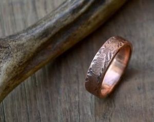 Anillo de Cobre Moderno con Diseño Atractivo, Perfecto para Uso Diario y como Regalo Memorables - Product Image 1