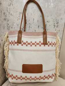 Bolso Tote de Piel Sintética Tejida con Patrón Geométrico, Flecos y Cierre Abierto, Bolso de Hombro de Gran Capacidad para Viajes, Compras y Uso Diario - Product Image 1