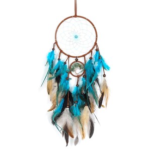Attrape-rêves artisanal en bois de bambou avec plumes colorées |   Vente en gros - Product Image 1