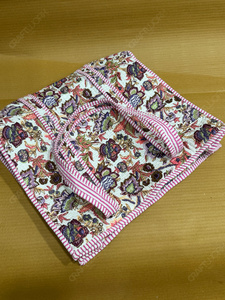 Sac fourre-tout matelassé floral fait main avec garniture rose, en tissu imprimé, sac à bandoulière léger pour le quotidien, sac de shopping de créateur - Product Image 3