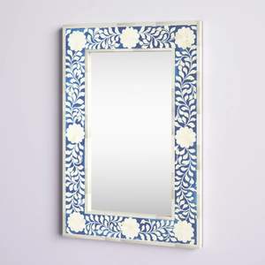 Cadre de miroir en résine avec incrustations de os, créé avec des techniques artistiques expertes pour des accents d'intérieur sophistiqués. - Product Image 3