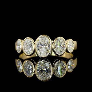 Bague de mariage et de fête tendance en or 10K 14K 18K et argent 925 935, plaquée rhodium, avec cinq diamants ovales de laboratoire sertis clos - Product Image 1