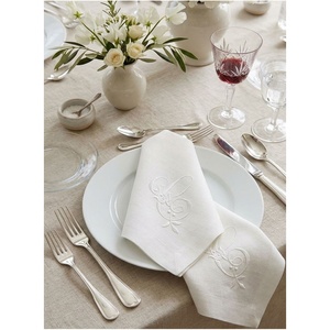 Serviettes de table modernes réutilisables en coton, motif monogramme brodé, personnalisables, pour la décoration de la maison et des tables de mariage - Product Image 1