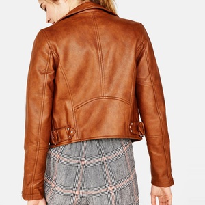 Chaqueta de cuero clásica negra para mujer, estilo biker, con cremallera, ajuste favorecedor, transpirable, cómoda y atractiva. - Product Image 3