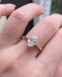Anillo de Compromiso con Certificado IGI D-VVS2 de 1.60 CT, Corte Oval Tulip, Anillo de Boda Ovalado con Cesta de Oro de 14k - Product Image 1
