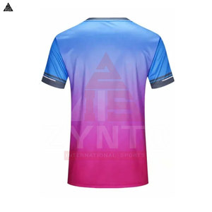 กราฟิกเสื้อฟุตบอลความหนาแน่นสูง เสื้อฟุตบอลแต่ละตัวมาพร้อมกับผ้าที่ทนทานและแผงด้านข้างที่ระบายอากาศได้ดีเพื่อให้คุณรู้สึกเย็นสบาย - Product Image 2