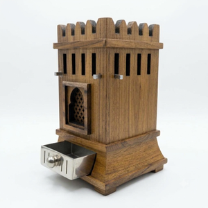 Brûle-encens en bois artisanal en forme de château, avec des fenêtres en treillis complexes, un tiroir métallique amovible et un élégant détail en merlon. - Product Image 3
