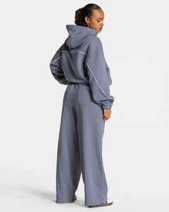 Pantalon de jogging ample gris glace pour femme, en molleton de coton premium, avec détails contrastants, coupe large, haute qualité, vente en gros - Product Image 6