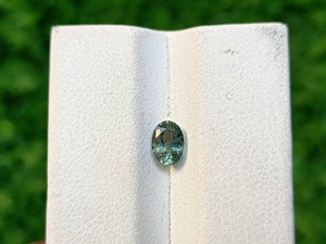 Zafiro Verde Natural de 0.66 Quilates, 5.5X4X3.2 MM, Ovalado, Facetado, Gema Suelta para Joyería - Product Image 3