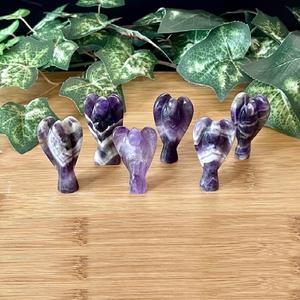 Chakralume - Figura de Ángel Tallada a Mano en Cristal de Amatista Natural, Piedra Preciosa Curativa, Meditación, Reiki, Energía de Chakra, Decoración Espiritual - Product Image 3