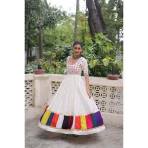 Robe de soirée longue multicolore en tissu romain pour la fête de Navratri - Robe de soirée formelle pour la mère de la mariée - Product Image 5