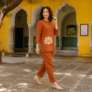 Ensemble deux pièces brodé orange rouille pour femme, col rond, manches trois quarts, haut ample, pantalon droit, tenue décontractée ethnique - Product Image 6