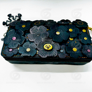 Étiquette porte-clés 3D en silicone personnalisée Quan Chi, patch élégant à coudre pour chapeaux, vestes, sacs et accessoires avec logo en caoutchouc - Product Image 3