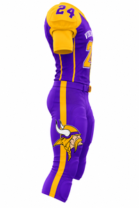 Maillot de football américain personnalisé violet et or, 100 % polyester, imprimé par sublimation, avec pantalon rembourré, gants, chaussettes et chaussures pour équipe - Product Image 4