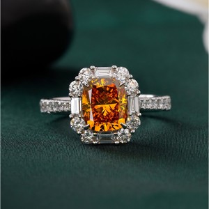 Bague en or 14 carats avec diamant de laboratoire taille coussin rouge orangé fantaisie de 2,01 carats – Bagues de mode colorées et audacieuses - Product Image 2