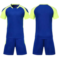 Özel Yapım Futbol Formaları Spor Giyim Futbol Forması Seti Özel Renk Logo Baskı İsim Numarası Polyester Hızlı Kuruyan Futbol Üniforması