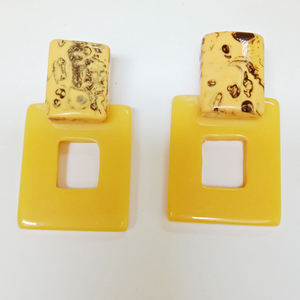 ต่างหูเรซิ่นแฟชั่น - ต่างหูทรงเรขาคณิตสีดำและสีพีชแบบห้อย ต่างหูเทรนดี้ ต่างหูขายดี ขายส่ง - Product Image 4