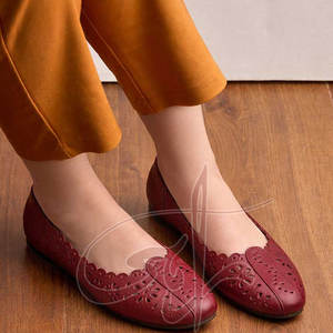 Escarpins pour femmes en similicuir de qualité supérieure, durables, à enfiler, avec couleur et taille personnalisables et marque privée - Product Image 4