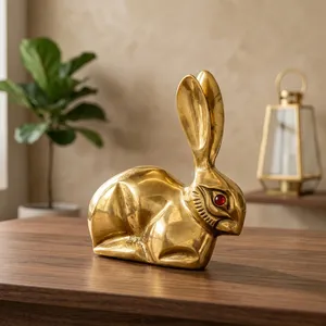 Statue de lapin en laiton artisanale avec œil en pierre précieuse rouge, finition dorée polie, figurine de lapin décorative, sculpture animale en métal - Product Image 5