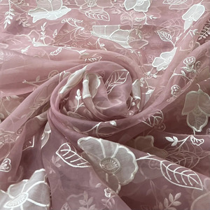 Tela de encaje floral de poliéster de primera calidad con bordado láser de lujo para vestidos de novia, de noche y prendas textiles. - Product Image 3
