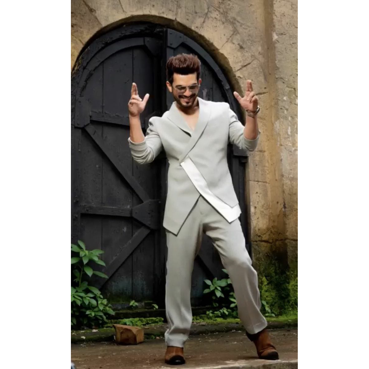 สีพื้นฐาน: เทาเซจ / เทาควัน