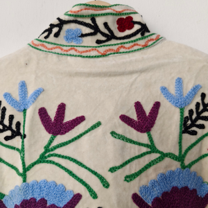 Chaqueta de Terciopelo Suzani Bordada con Flores Coloridas para Mujer, Transpirable, Tejida, con Bordado Botánico Artístico y Relleno de Algodón - Product Image 6