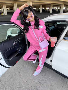 ชุดเซ็ตจ็อกเกอร์สตรีทแวร์แบบมีฮู้ดสำหรับฤดูหนาวปี 2026 ดีไซน์ทันสมัย ตกแต่งด้วยลายปะติดปะต่อและงานปัก สำหรับผู้ชายและผู้หญิง - Product Image 3