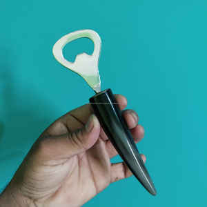 Abridor de botellas artesanal de cuerno de buey auténtico de la mejor calidad, herramienta de bar premium a precio económico. - Product Image 4