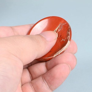 Pierre de méditation en jaspe rouge naturel poli en forme de goutte d'eau 45x35mm, pierre de paume pour la méditation, cadeau, vente en gros - Product Image 5
