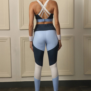 Ensemble de sport de haute qualité avec soutien-gorge de sport à logo frontal, leggings taille haute et haut à manches longues pour l'entraînement et le yoga - Product Image 3