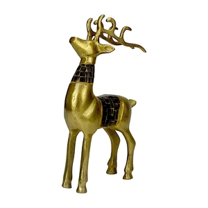 Figurine de renne sur pied sophistiquée en or métallique - Décoration de table de Noël avec motif mosaïque sur le cou et le corps - Product Image 4