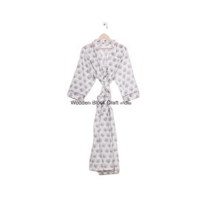 Kimono de algodón con estampado floral y bloque de mano único, escote en V con diseño simple y estampado floral con un toque de Patrimonio Cultural - Product Image 1