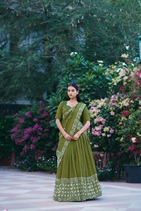 Lehenga Choli en coton vert avec dupatta à bordure imprimée blanche, tenue de mariage indienne traditionnelle pour femmes, longueur au sol, coupe classique - Product Image 5